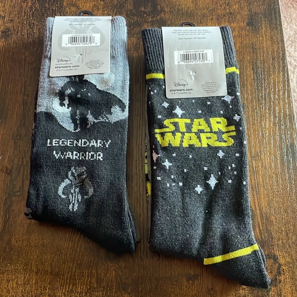 Star Wars Madalorian Crew Socks 5 Pair NWT Grogu Shoe Size 6.5-12 and Bandana